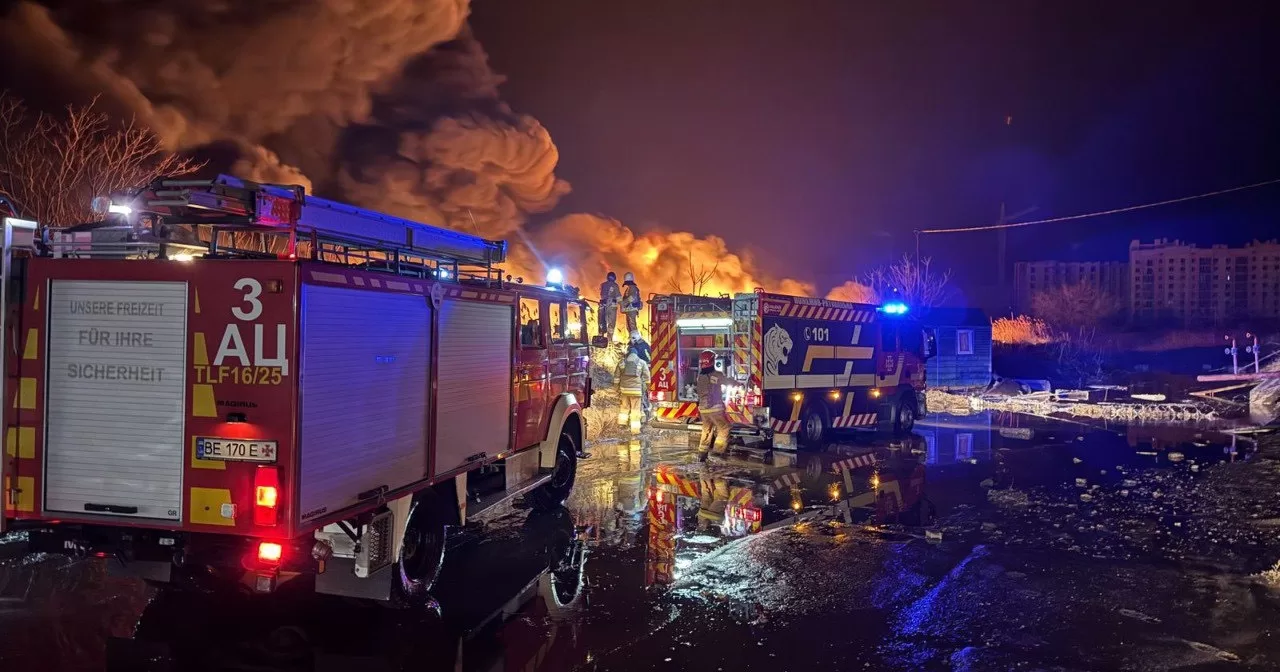 На одному з місць влучання у Миколаєві / Фото ДСНС