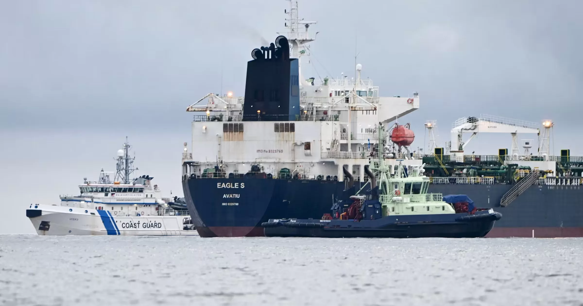 Танкер Eagle S, который перехватили в финских водах. 28 декабря 2024 года / Фото Lehtikuva