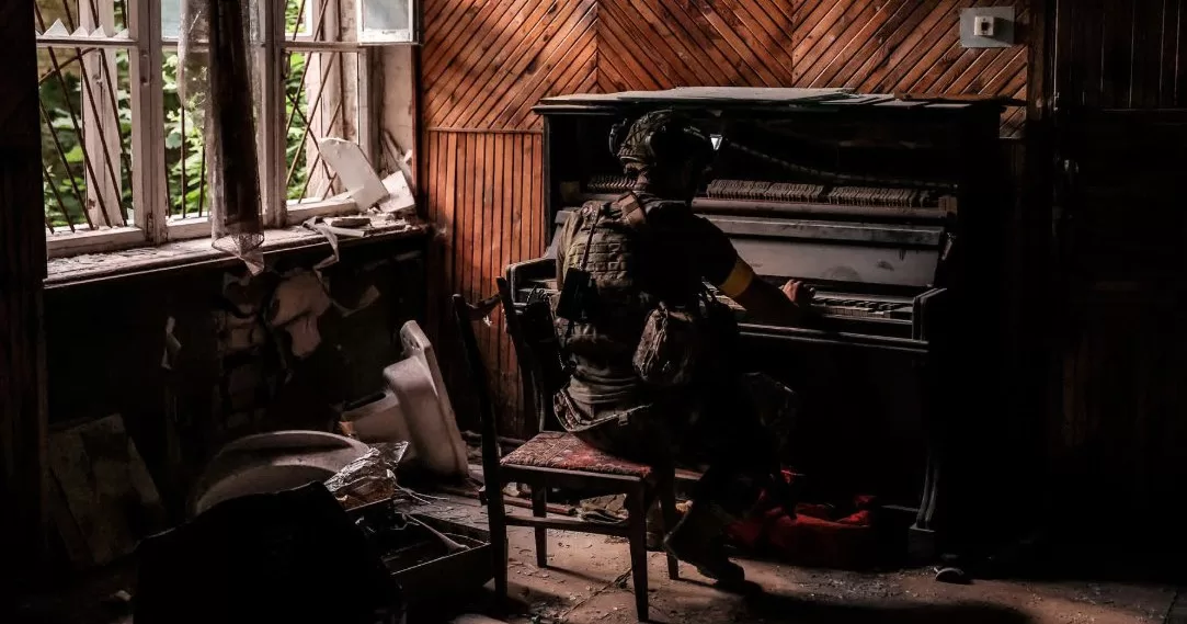 Український військовий грає на піаніно, Часів Яр / Фото CNN