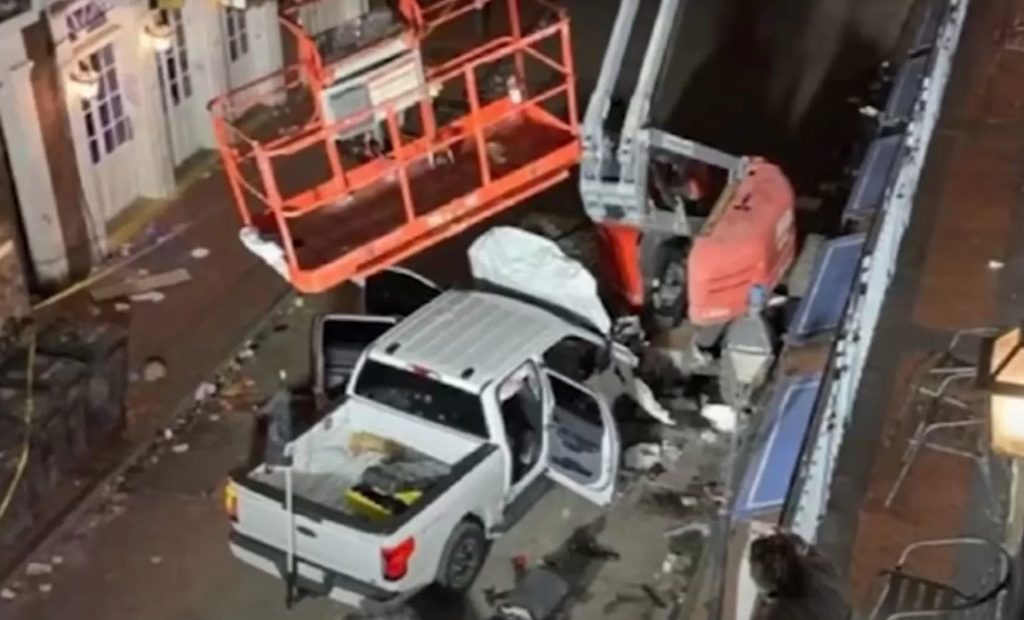 Машина, которая сбила людей в Новом Орлеане / Кадр из видео