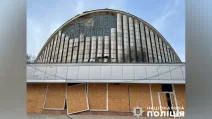 В Центральном районе Херсона в результате артобстрела повреждено здание киноконцертного зала / Фото Нацполиция