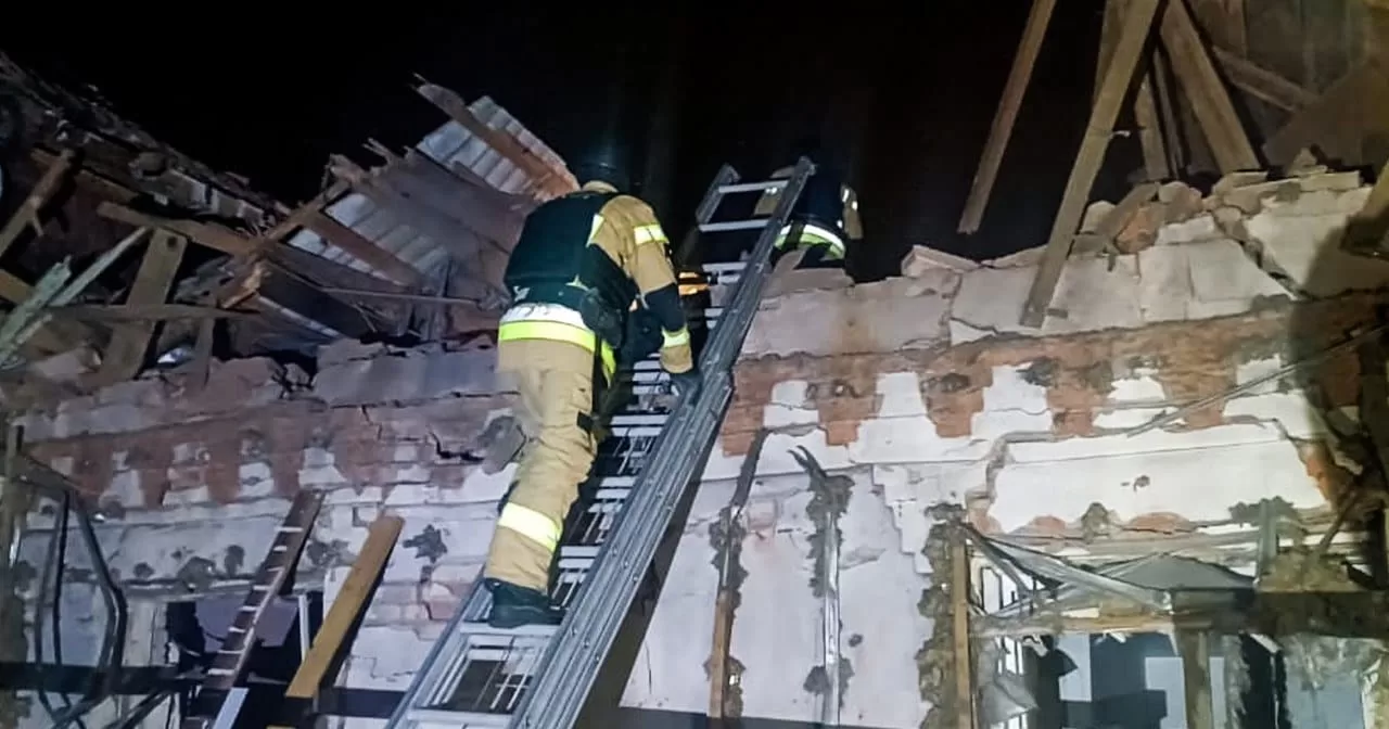 Рятувальники ліквідовують наслідки ворожої атаки на Київщині. 3 сячня 2025 / Фото ДСНС