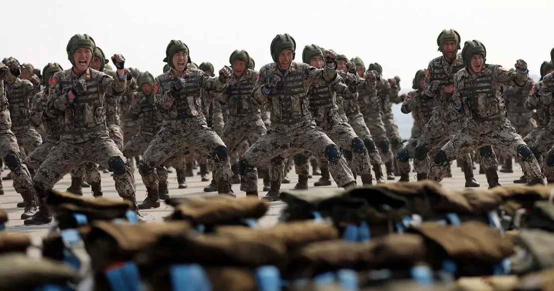 Северокорейские солдаты демонстрируют выучку во время учений подразделений ВДВ Корейской народной армии, 16 марта 2024 / KCNA