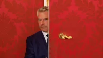 Канцлер Австрії Карл Нехаммер залишає зустріч з президентом Александером Ван дер Белленом у палаці Хофбург у Відні, 21 жовтня 2024 / Фото Reuters