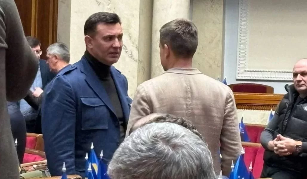 Николай Тищенко разговаривает с Алексеем Гончаренко / Ирина Геращенко / Telegram