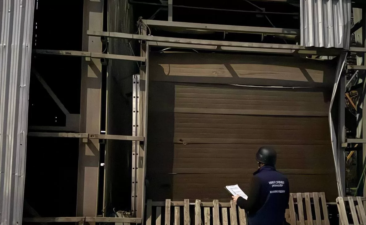 Наслідки влучання БпЛА "Молнія" у Харкові / Фото: Харківська обласна прокуратура