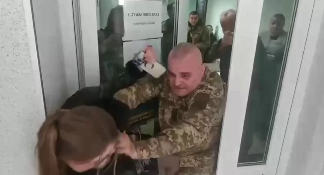 В Харькове произошел конфликт с ТЦК / Скриншот из видео