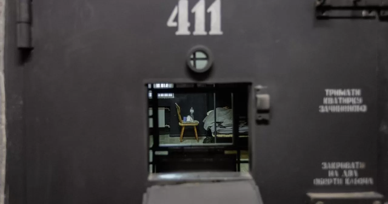 Окошко камеры для содержания военнопленных / Фото @V_Zelenskiy_official