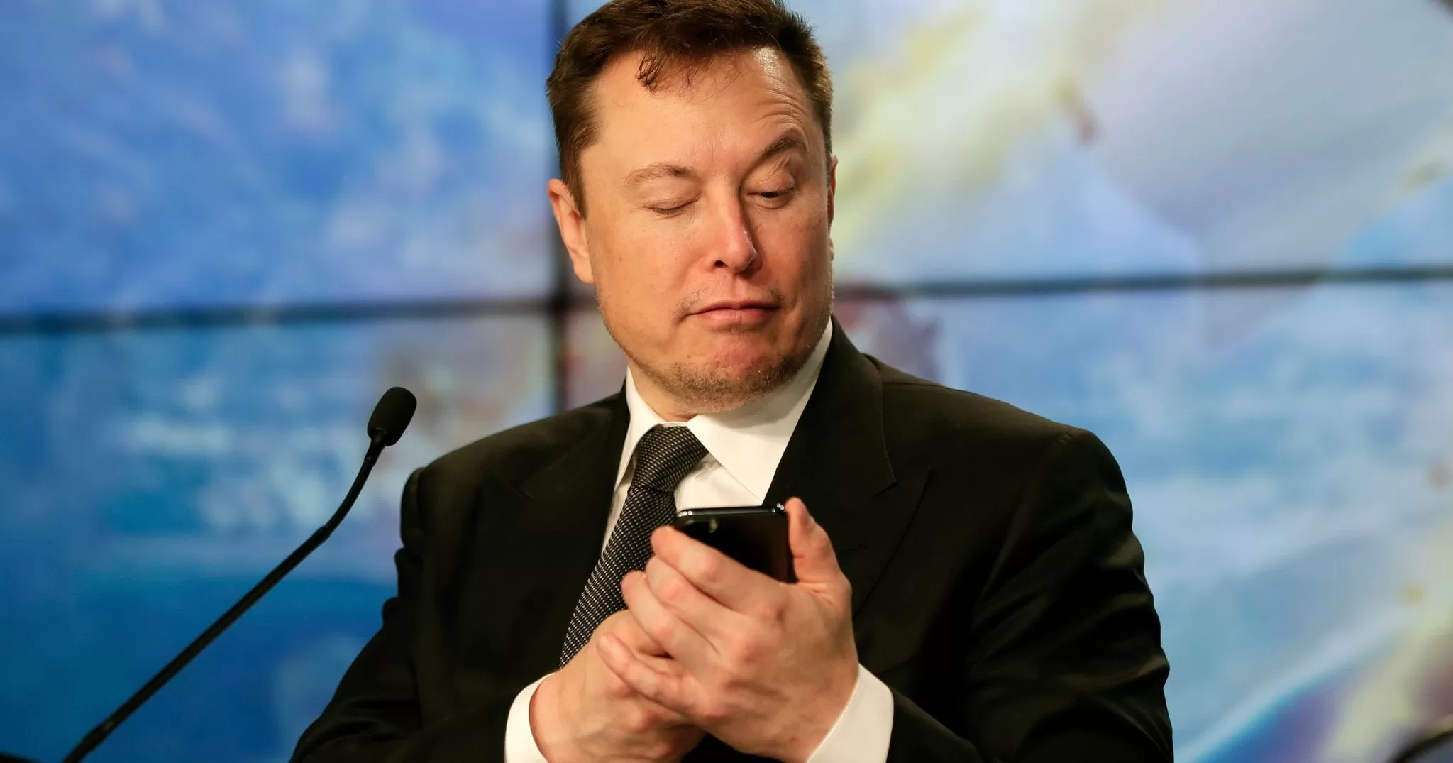 Илон Маск провел большую часть прошлой недели, публикуя посты на X с нападками на лейбористов и сэра Кейра Стармера / Фото AP