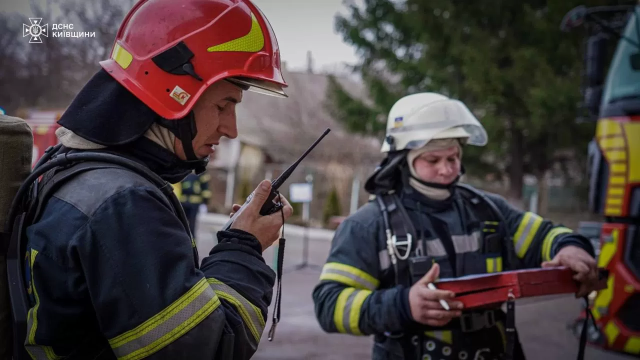 Рятувальники на місці пожежі / Фото ілюстративне: ДСНС Київщини