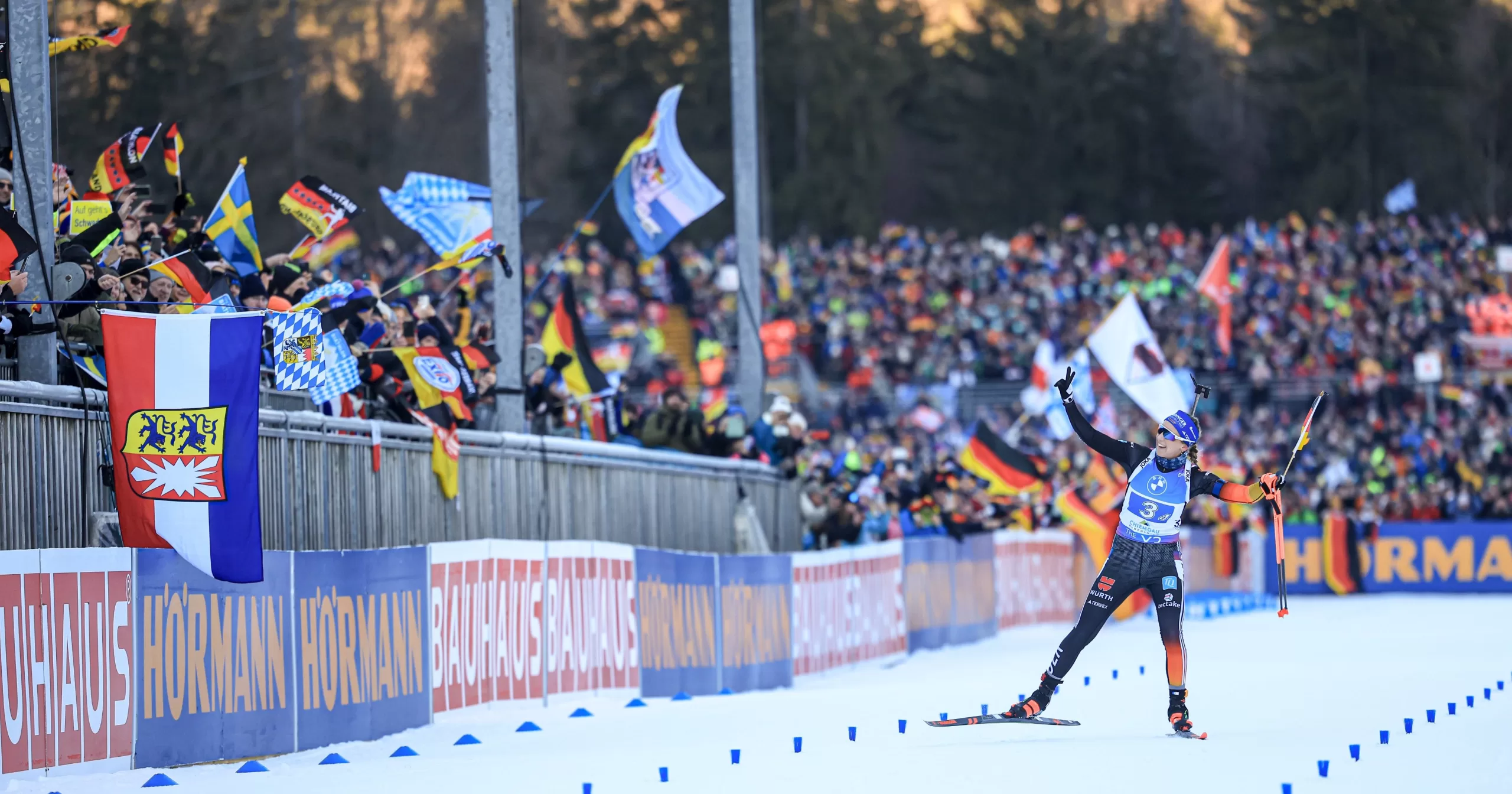 Финиш Франциски Пройсс из Германии в женской эстафете в Рупольдинге / Фото Nordic Focus