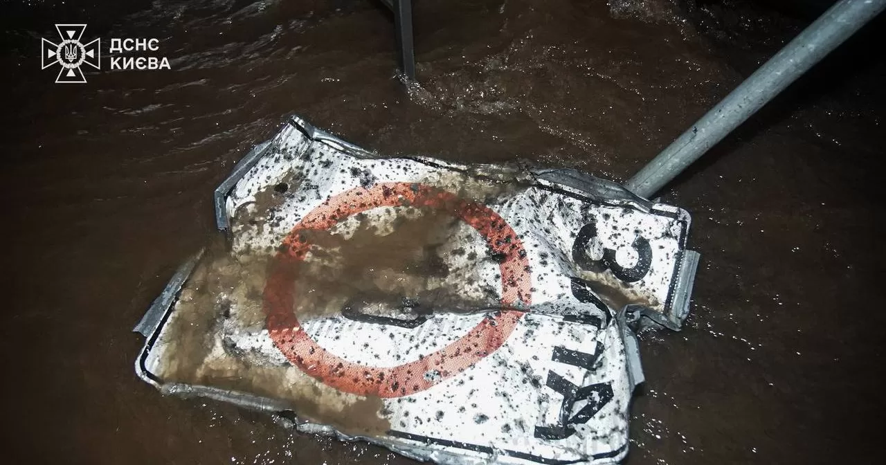 18 січня, рано вранці ворог вкотре здійснив масований обстріл столиці / Фото ДСНС