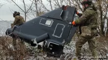 Вибухотехніки під час знешкодження ворожого ударного БПЛА / Фото: Нацполіція