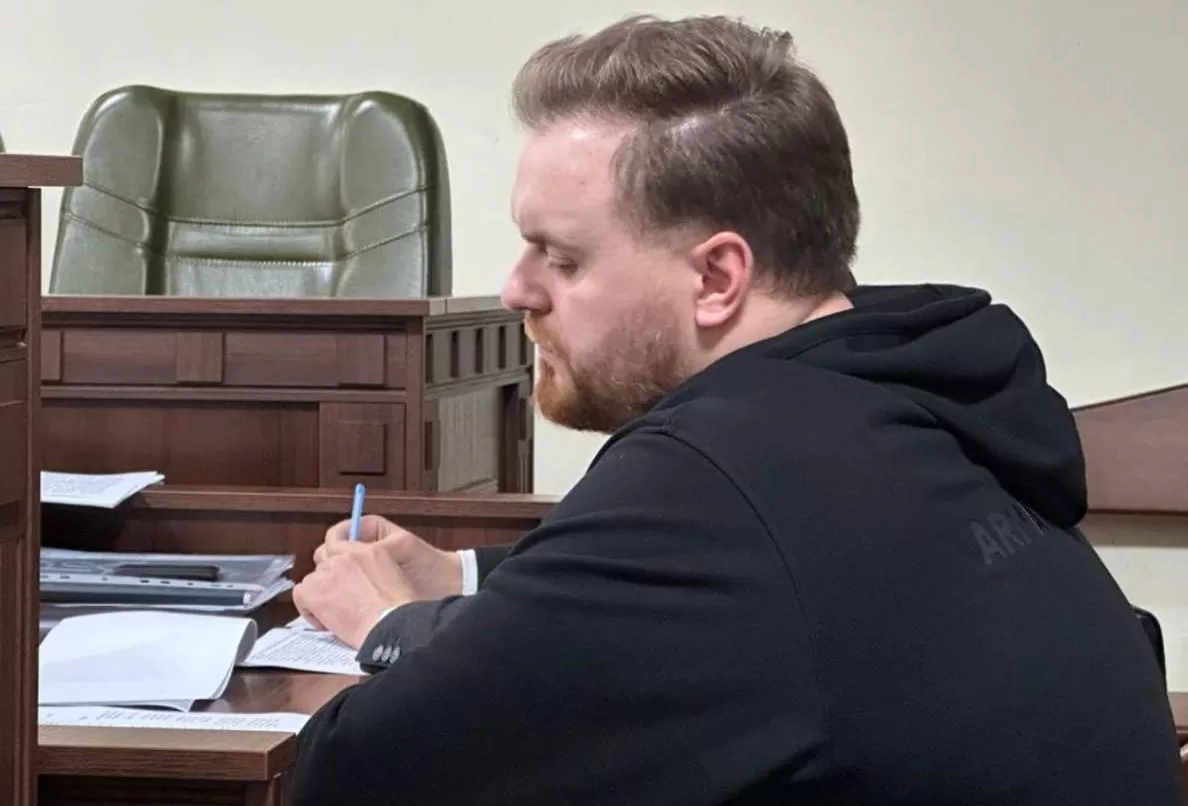 Макс Назаров (Максим Діордіца) у Соломʼянському районному суді Києва / Фото: Радіо Свобода