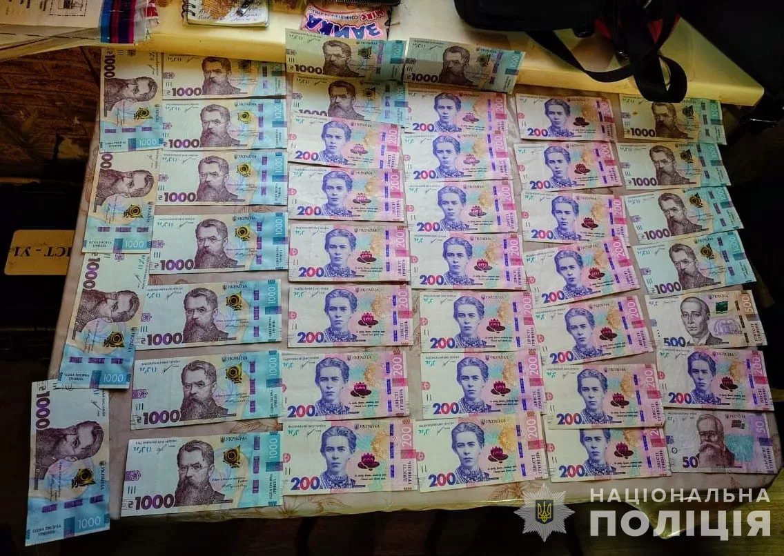 Гроші, викрадені в матері зниклого безвісти військового / Фото: Поліція Дніпропетровської області