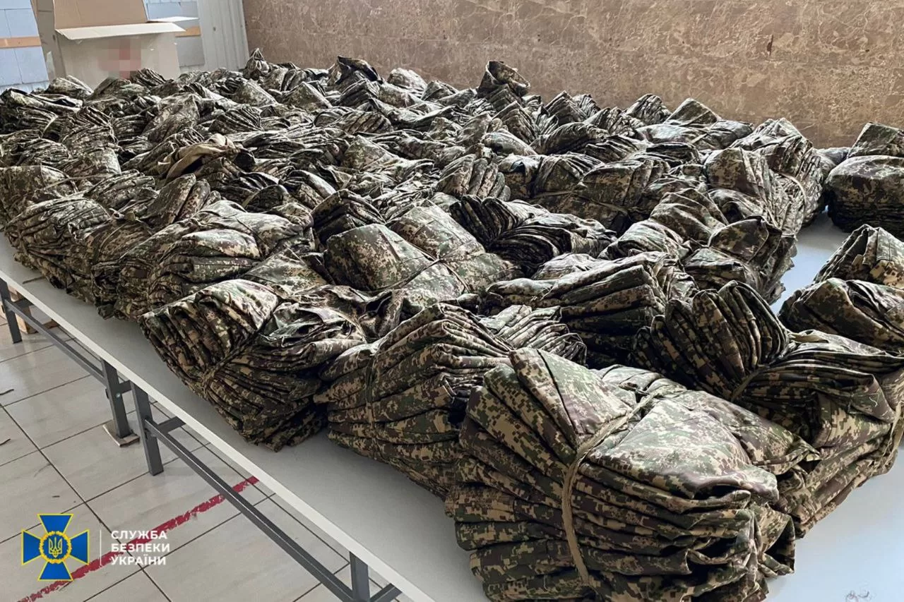 Бракована військова форма / Фото: СБУ