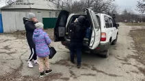 Рятувальники евакуюють жителів Кіндрашівської громади Харківщини / Фото: ДСНС