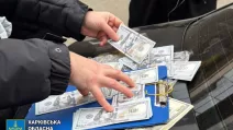 Гроші, вилучені під час затримання помічника ухилянта / Фото: Харківська обласна прокуратура
