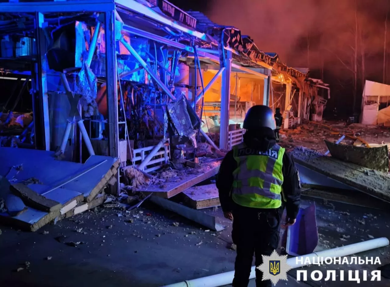 Пожар на месте попадания российского дрона в Киевской области / Фото: Нацполиция