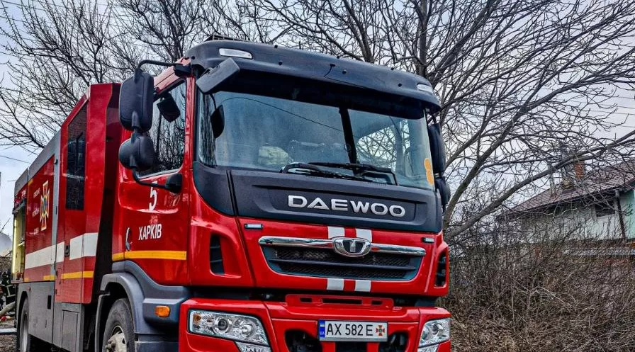 Рятувальники на місці обстрілу / Фото архівне: ДСНС