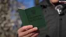 Фальшивые документы солдата КНДР / Скриншот из видео