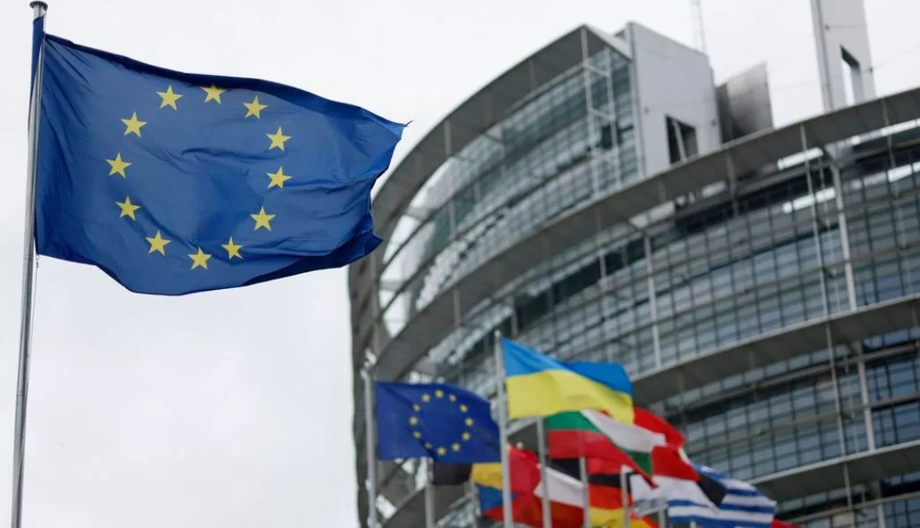 The EU flag over the European Parliament building / Photo: AP
