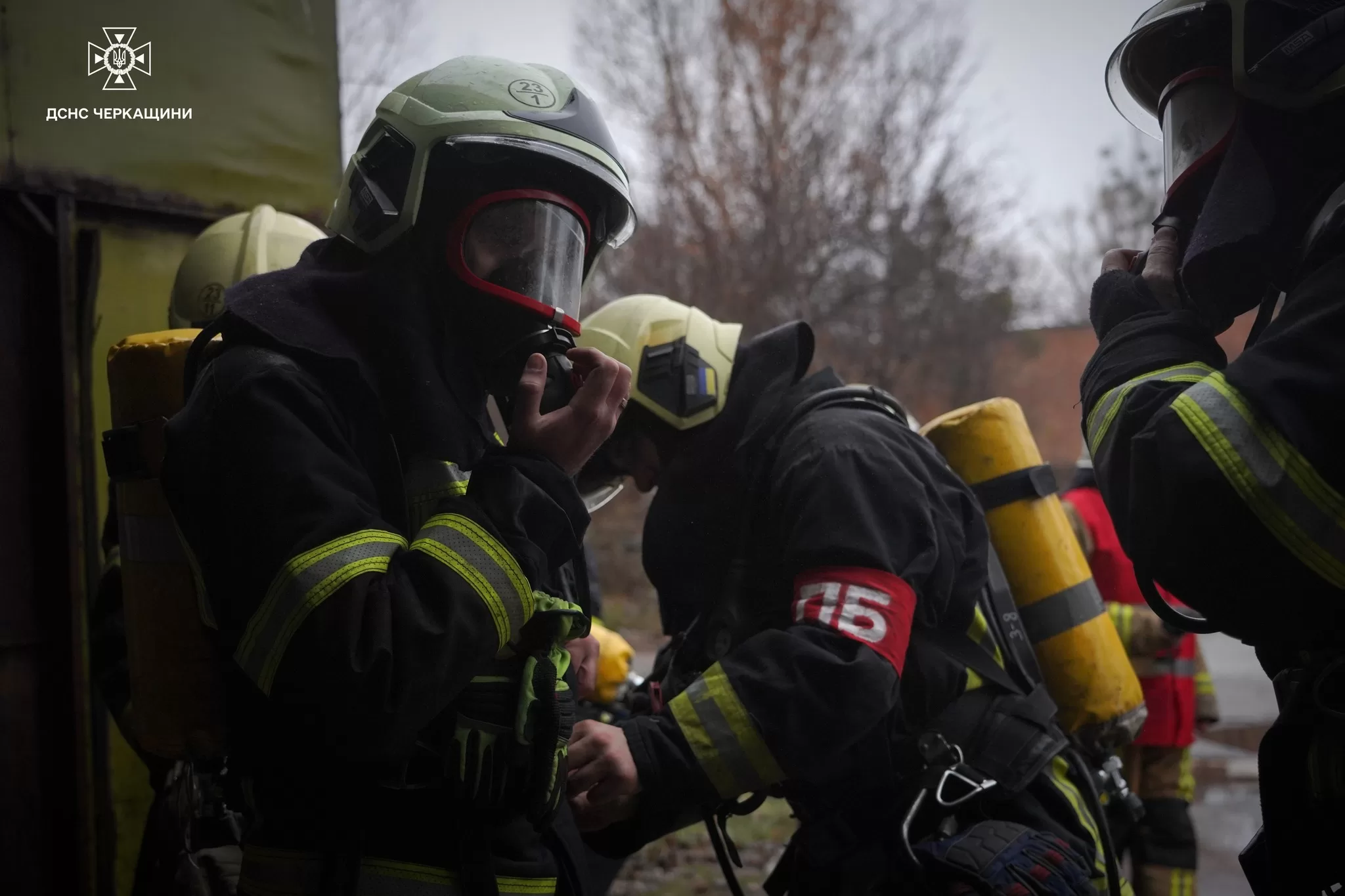 Рятувальники на місці обстрілу / Фото: ДСНС Черкащини