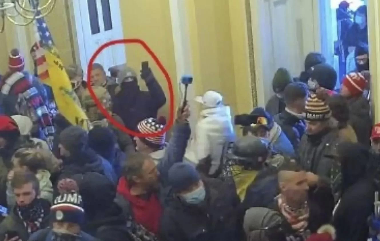 Метью Гаттл під час штурму Капітолії у 2021 році / Кадр з відео