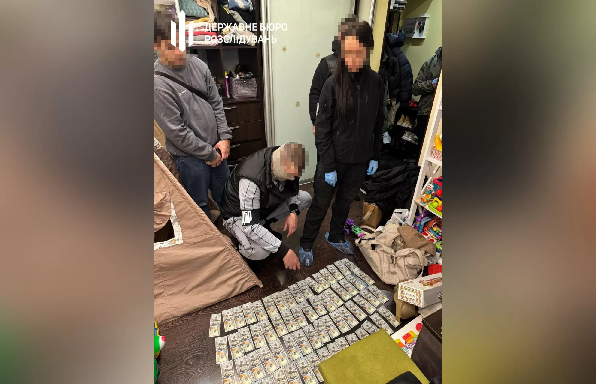 ГБР задержало подозреваемых в организации схемы незаконного выезда за границу / Фото: ГБР