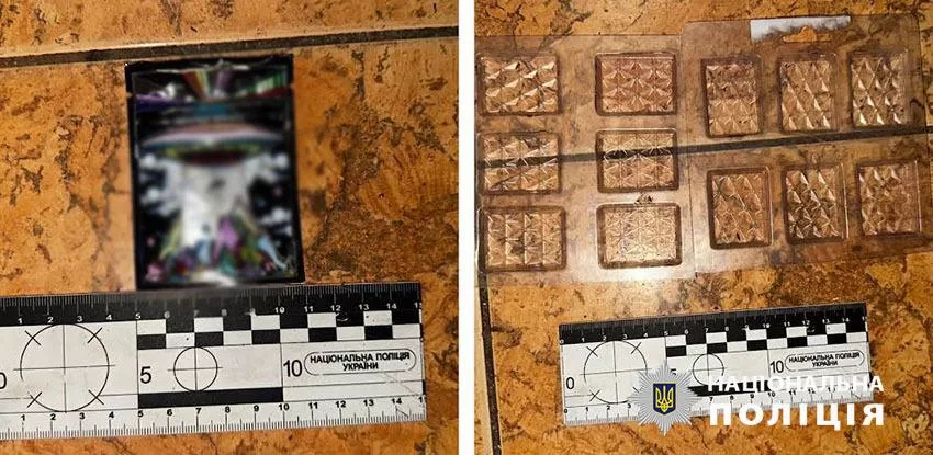 Шоколад зі вмістом наркотичної речовини, вилучений під час обшуку в Києві / Фото: Поліція Києва