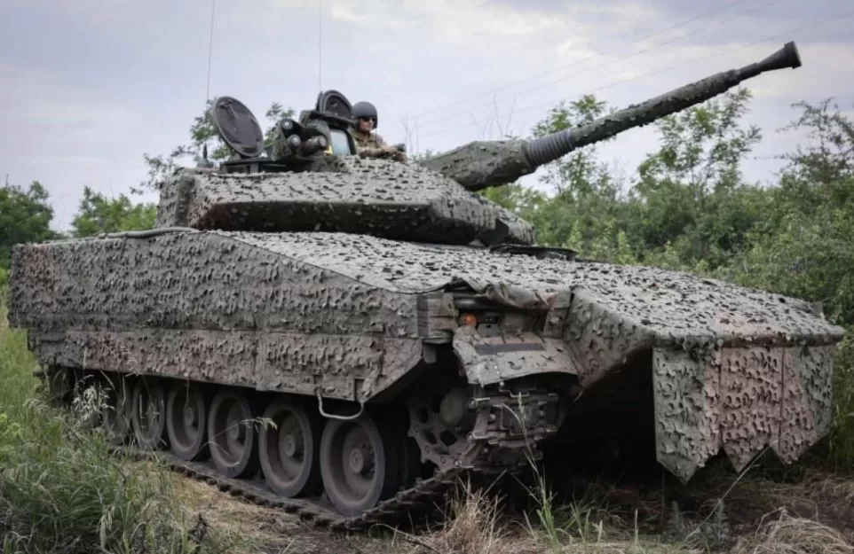 Бойова машина піхоти CV 90 українських військових / Фото: Associated Press