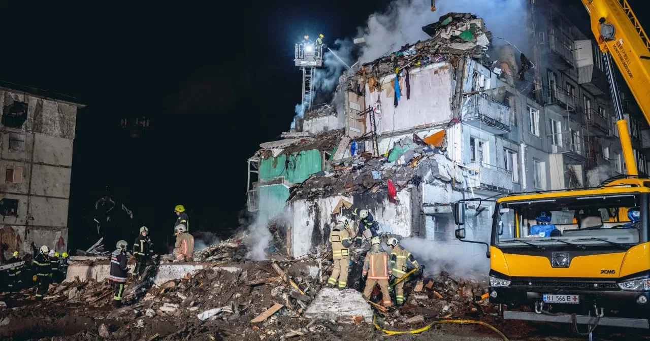 Emergency rescue operations at the site of a hit to a residential building in Poltava / Photo by Poltava Regional Military Administration