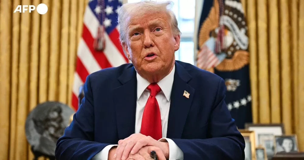 Дональд Трамп во время общения с журналистами в Овальном кабинете Белого дома, 3 февраля 2025 года / Фото AFP