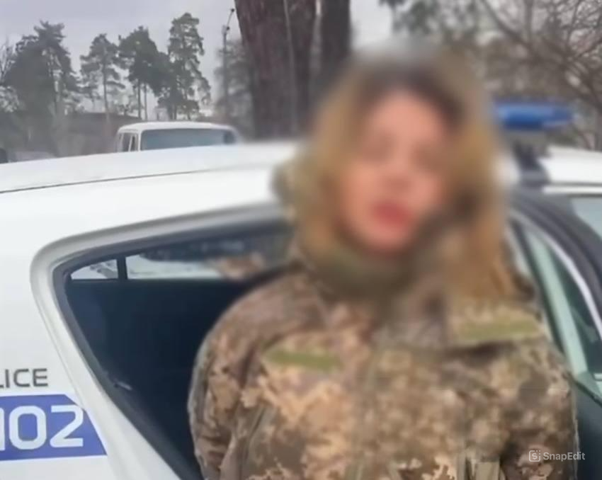 У Києві затримали жінку, яка влаштувала скандал біля розподільчого центру та збила поліцейського / Фото: Поліція Києва