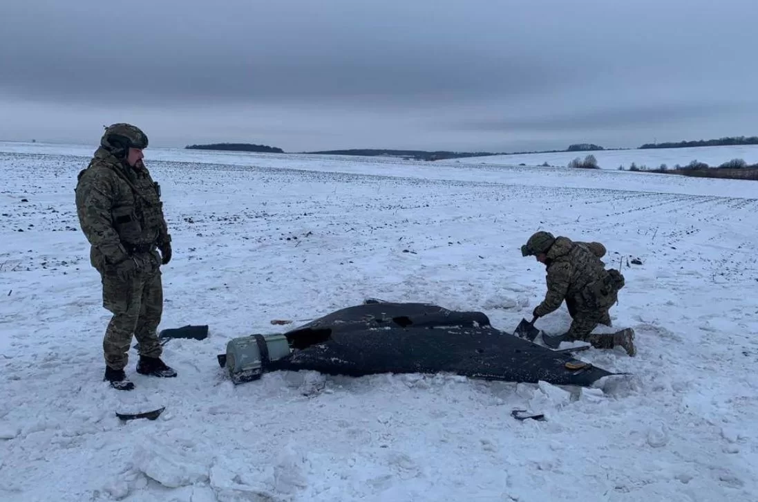 Взрывотехники обезвреживают сбитый "шахед" / Фото: Нацполиция