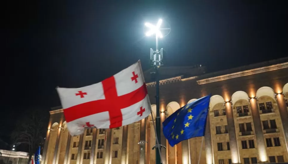 Акция протеста у здания парламента Грузии / Фото RFE/RL