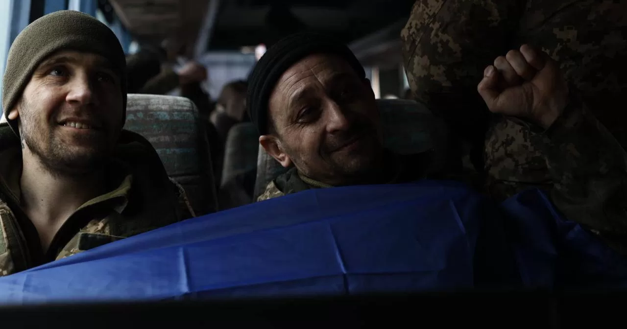 Сегодня вернулись из российского плена 150 украинских воинов, среди которых 11 жителей Харькова и области / Фото @V_Zelenskiy_official