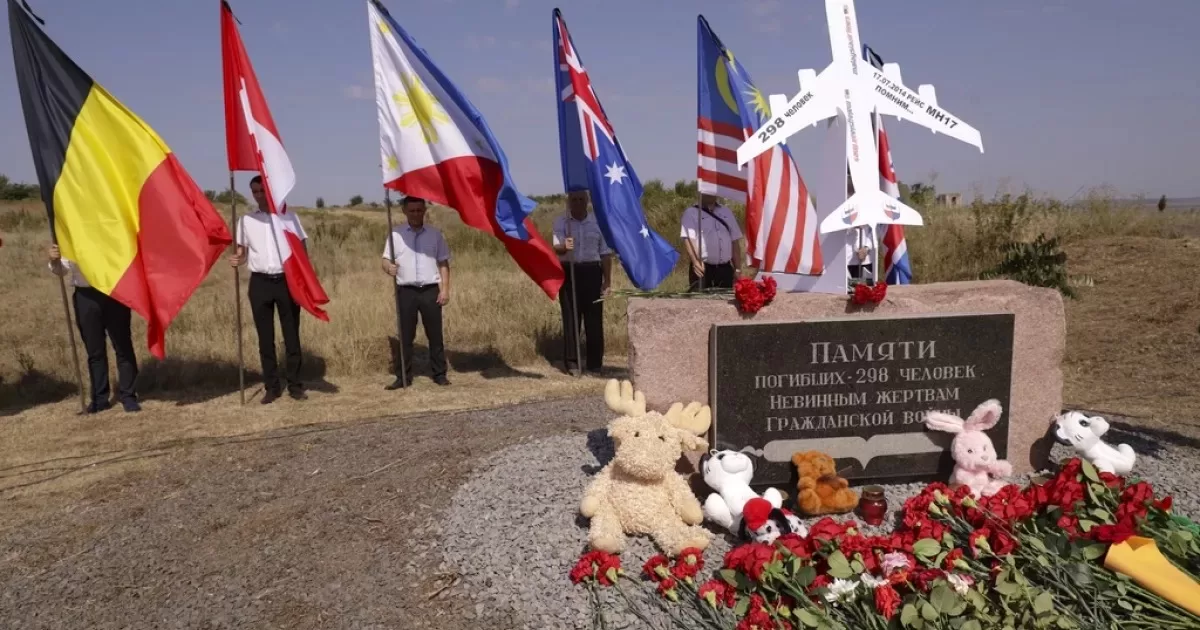 Меморіал у селі Габова на місці падіння уламків літака рейсу MH17, 17 липня 2024 року / Фото AP