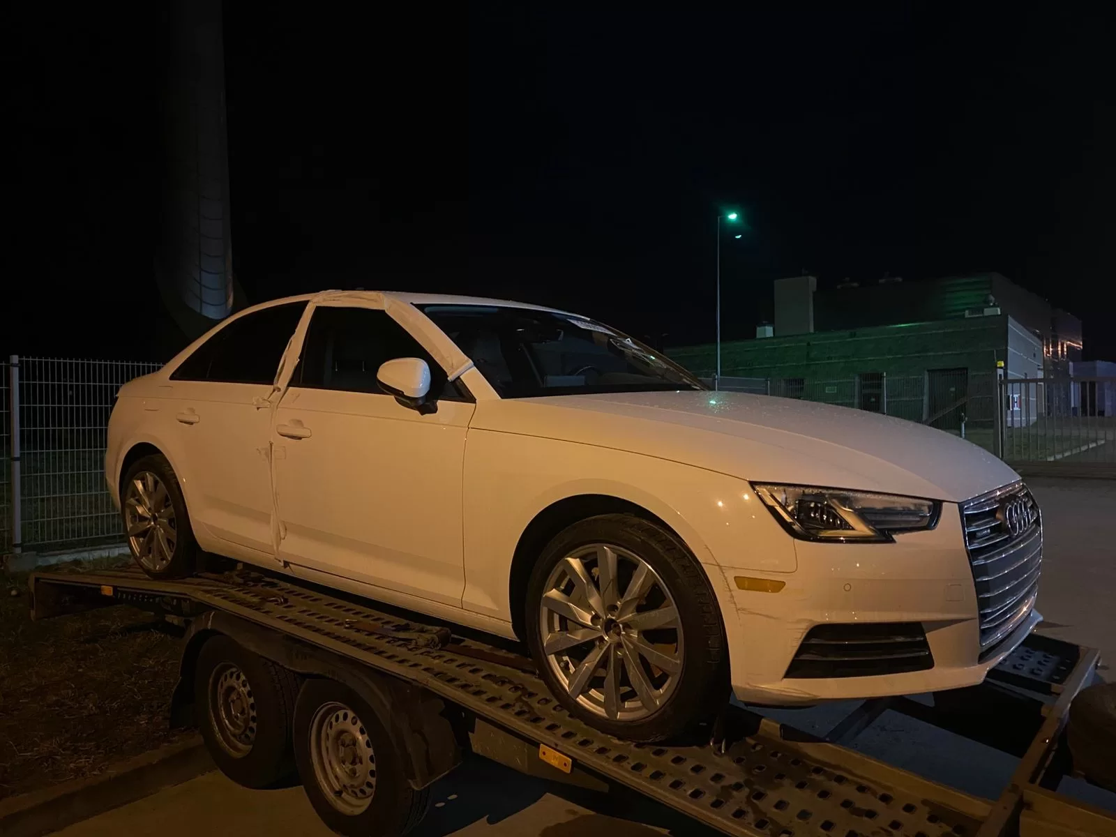 Пограничники обнаружили авто, которое пытались ввезти как гуманитарную помощь / Фото: ГПСУ