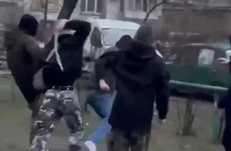 Побиття підлітка у Києві / Скриншот із відео
