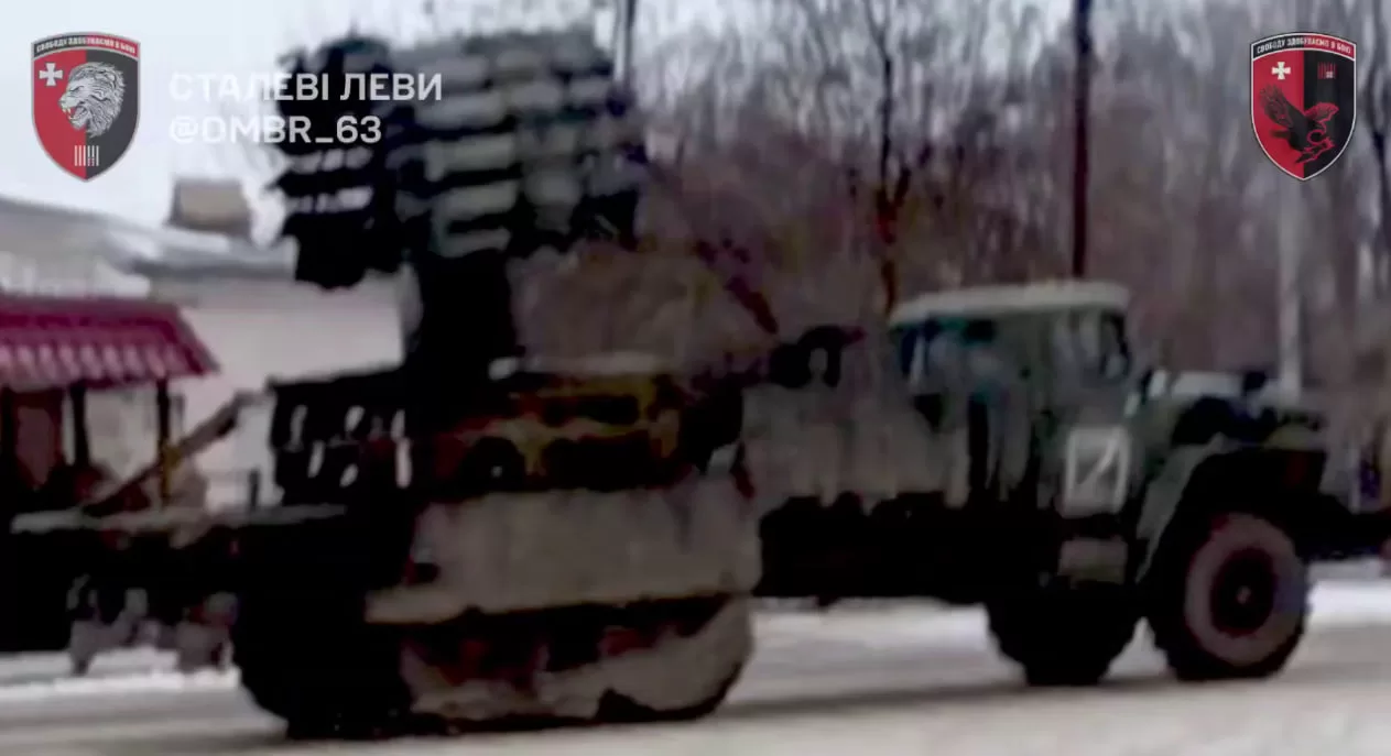 Морской реактивный бомбомет РБУ-6000 на шасси грузовика / Скриншот из видео