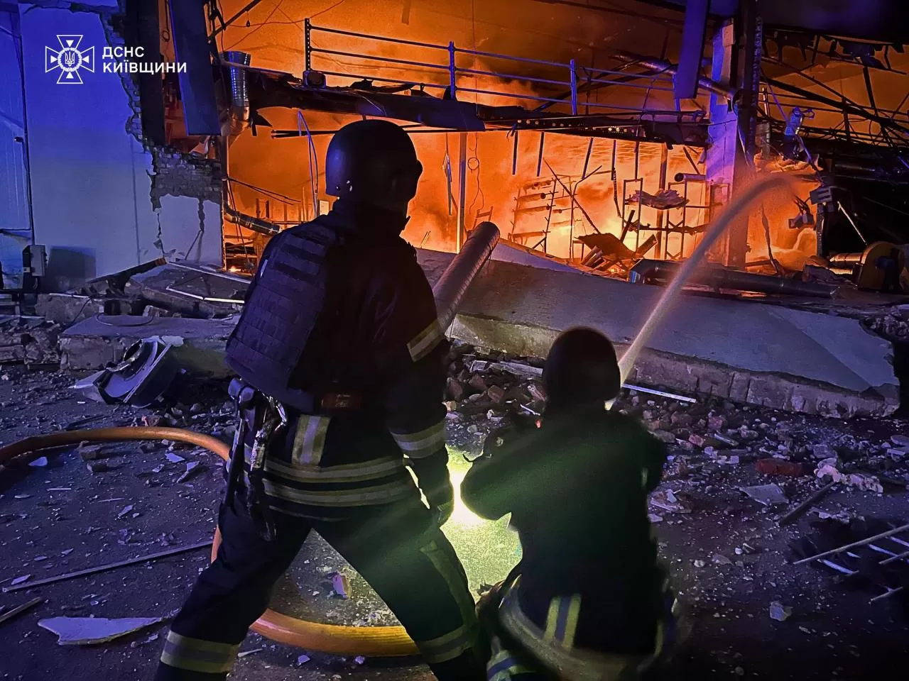 Спасатели на месте пожара в Киевской области 12 февраля / Фото: ГСЧС