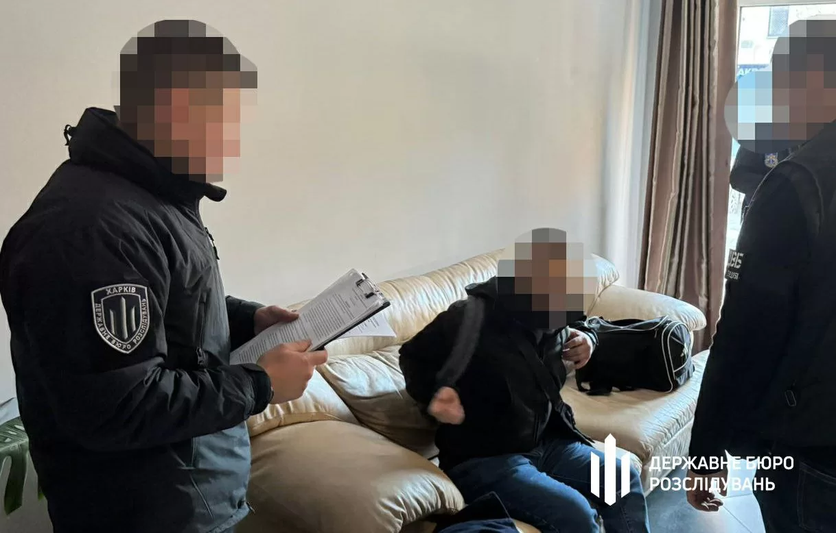 Затриманий за підозрою в організації переправлення військовозобов'язаного / Фото: ДБР