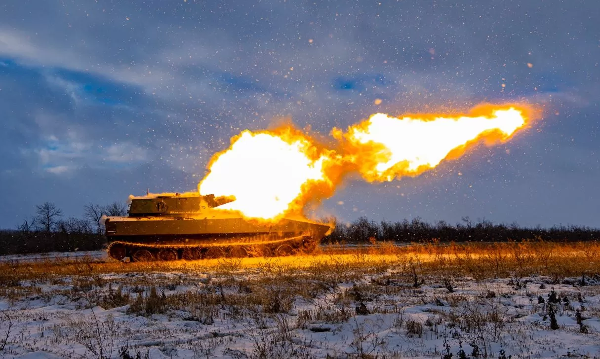 Постріл із самохідної артилерійської установки (САУ) 2с1 / Фото: 56 окрема мотопіхотна Маріупольська бригада