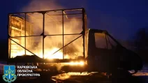 Палаюча машина після влучання дрона на Харківщині / Фото: Харківська обласна прокуратура