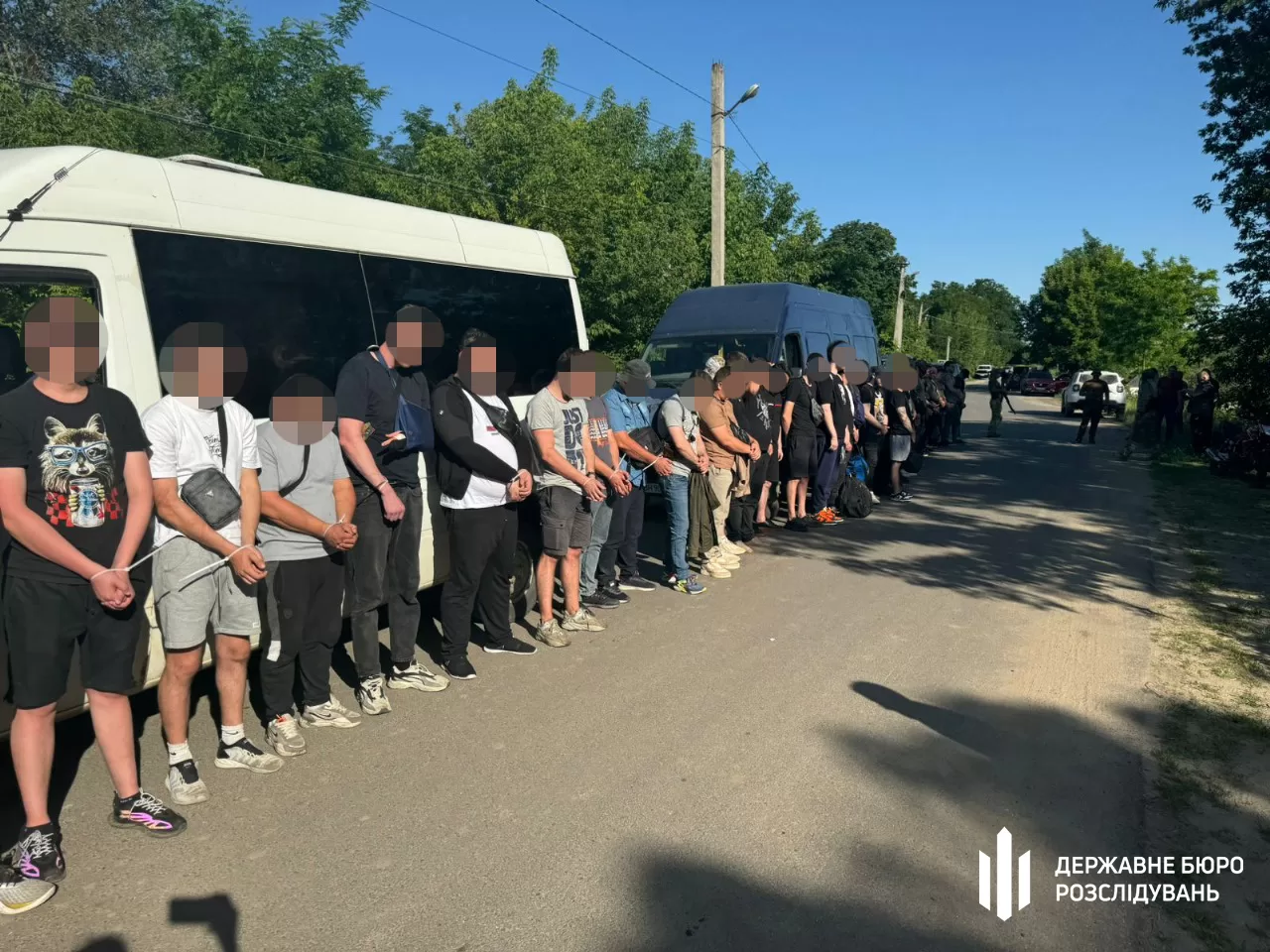 Масштабне переправлення чоловіків за кордон на Одещині / Фото: ДБР