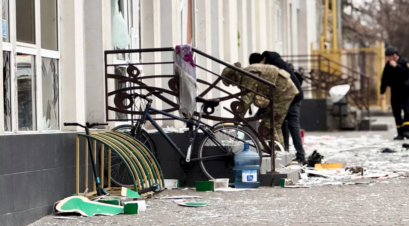 Law enforcement officers work at the scene of the terrorist attack in Mykolaiv / Photo: National Police