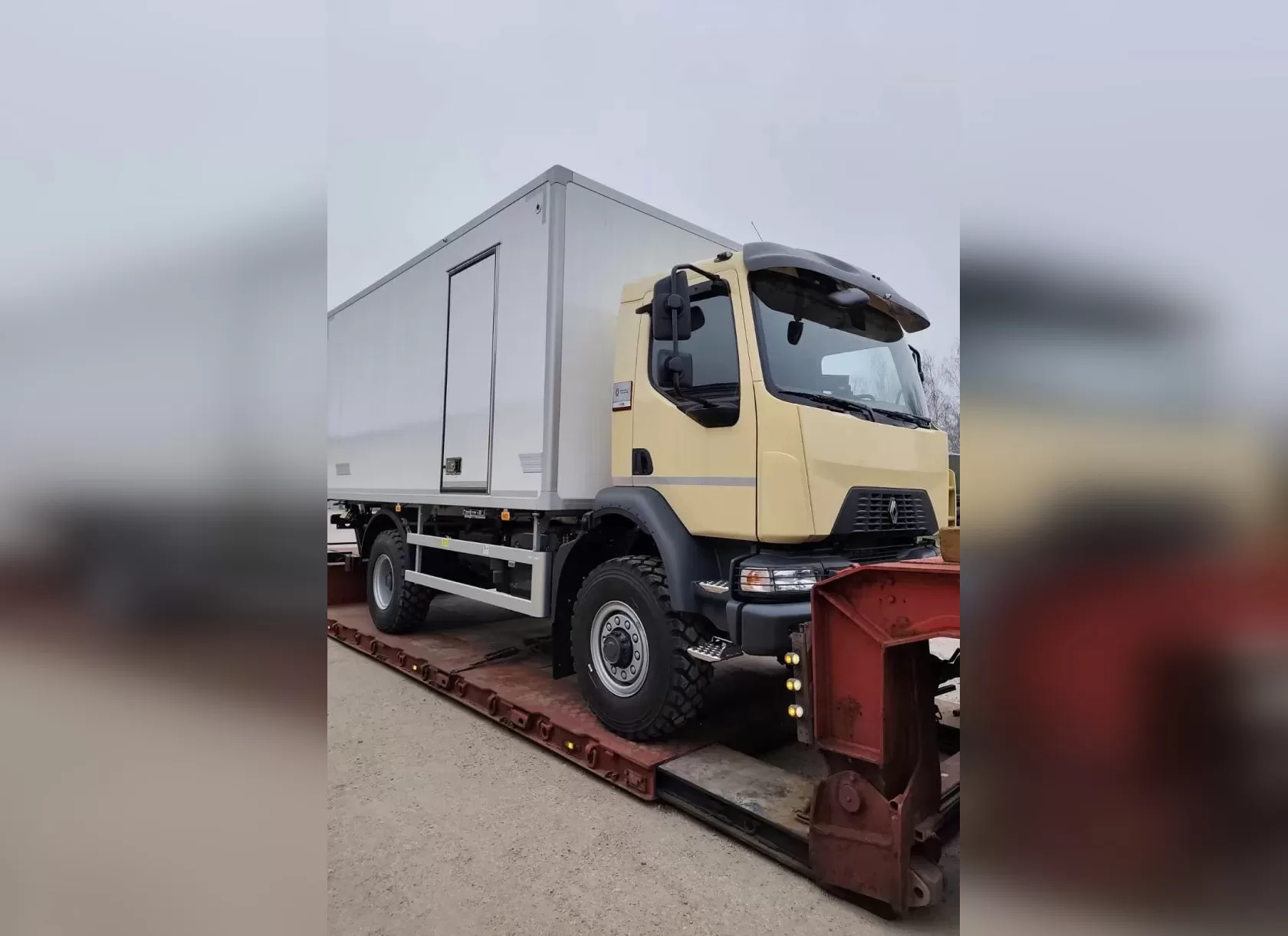 Грузовик Renault для украинских военных / Фото: kam.lt