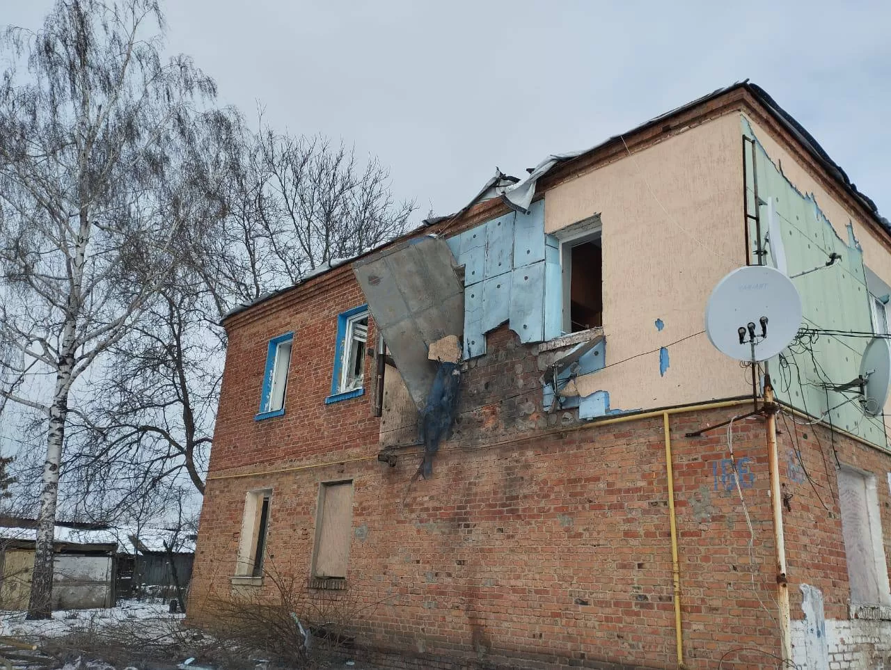 Пошкоджений дроном будинок на Харківщині / Фото: Харківська ОВА