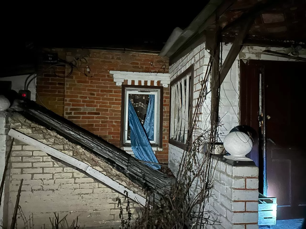 Наслідки авіаудару по с. Слатине / Фото: Харківська ОВА